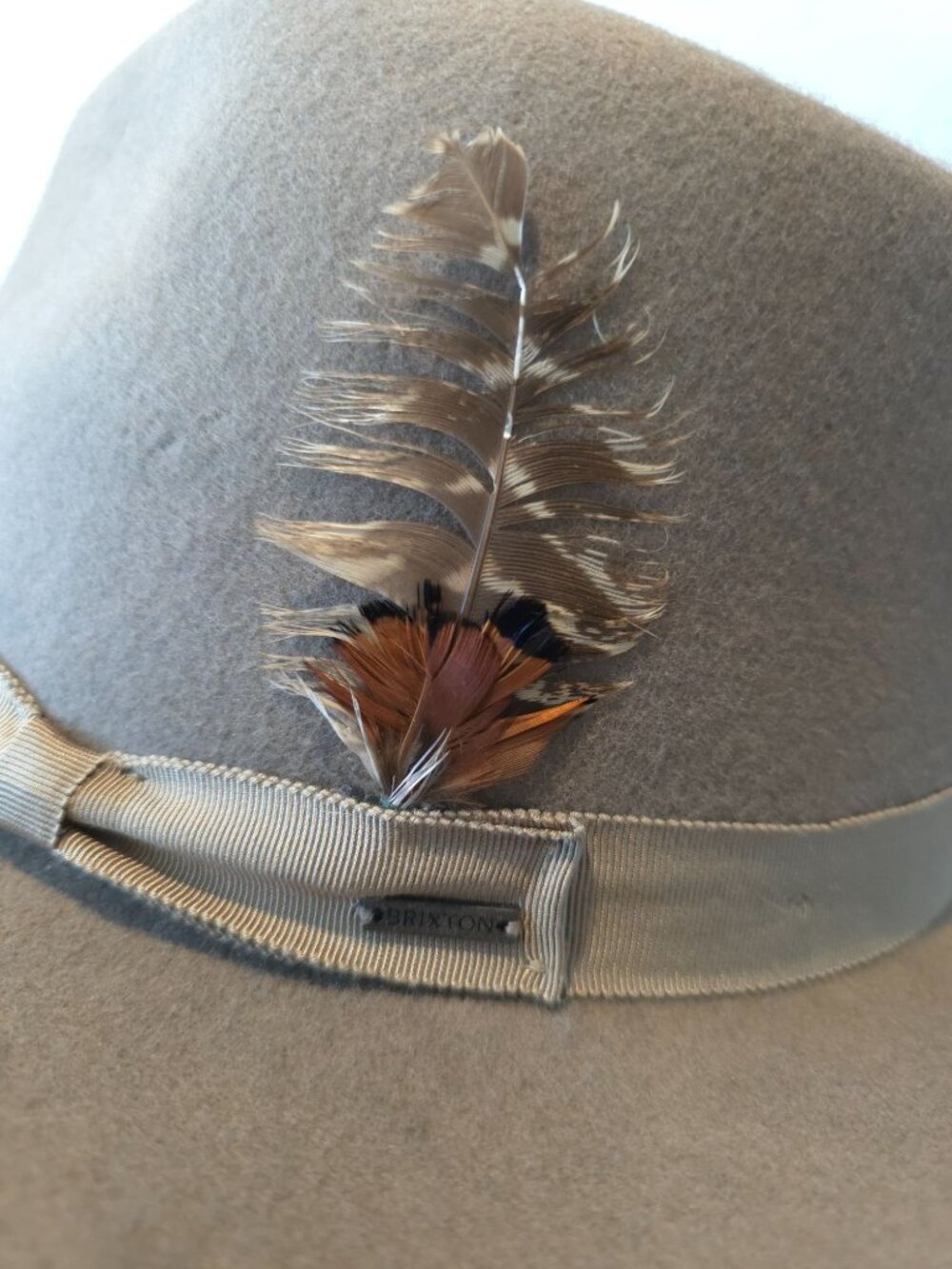 Brixton Joanna Tan Wool Felt Fedora Hat W/ Feather & Ribbon Band Large (7-1/2) - Picture 3 of 7